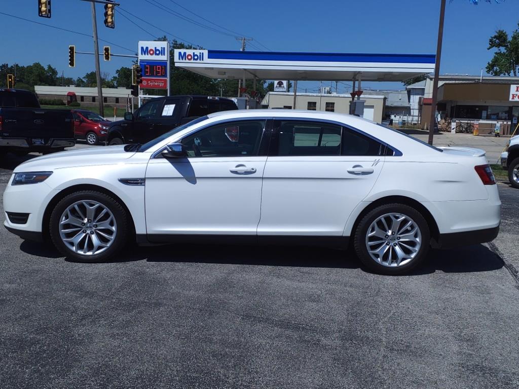 Used 2018 Ford Taurus Limited with VIN 1FAHP2F8XJG114092 for sale in Tuscola, IL