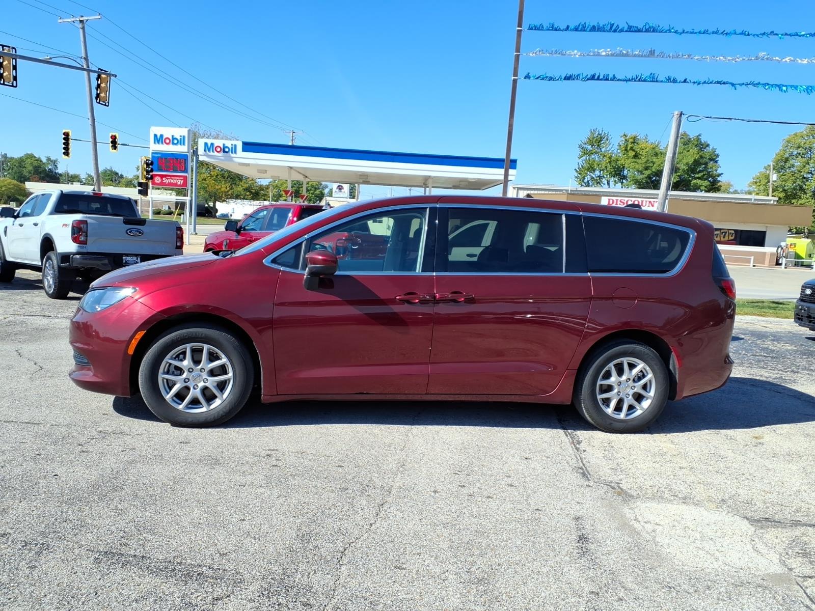 Used 2023 Chrysler Voyager LX LX FWD