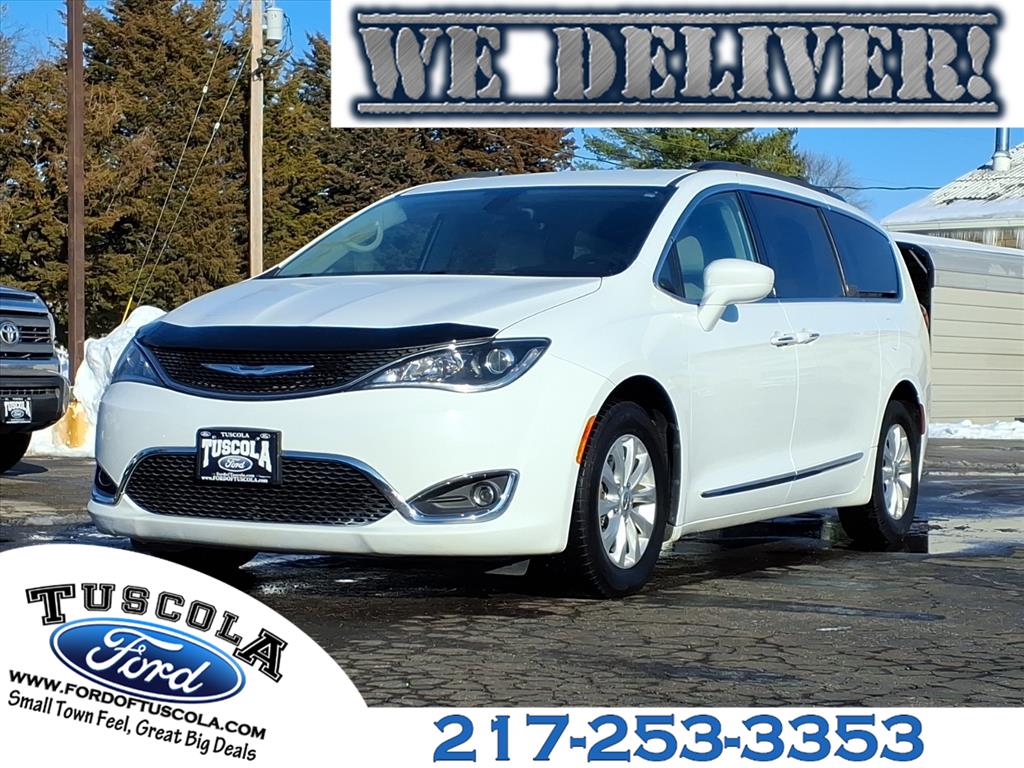 2017 Chrysler Pacifica Touring-L's photo