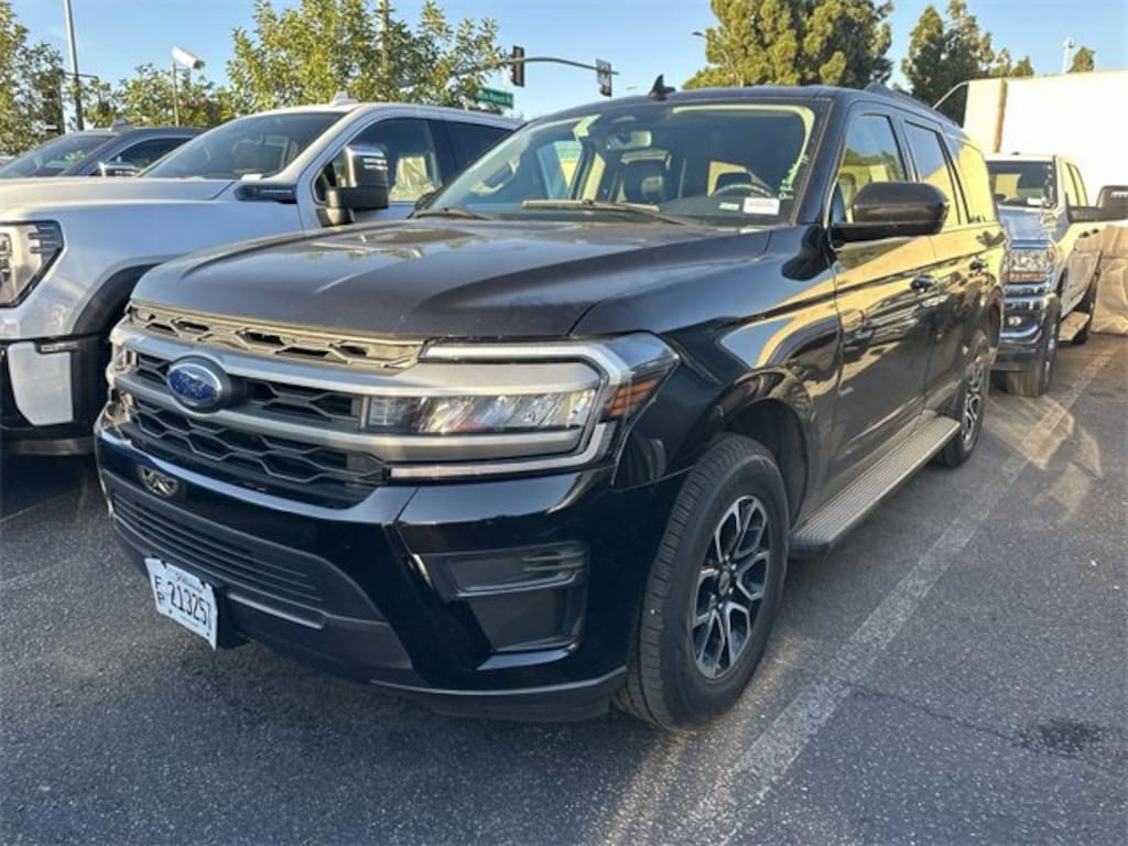 Used 2024 Ford Expedition XLT