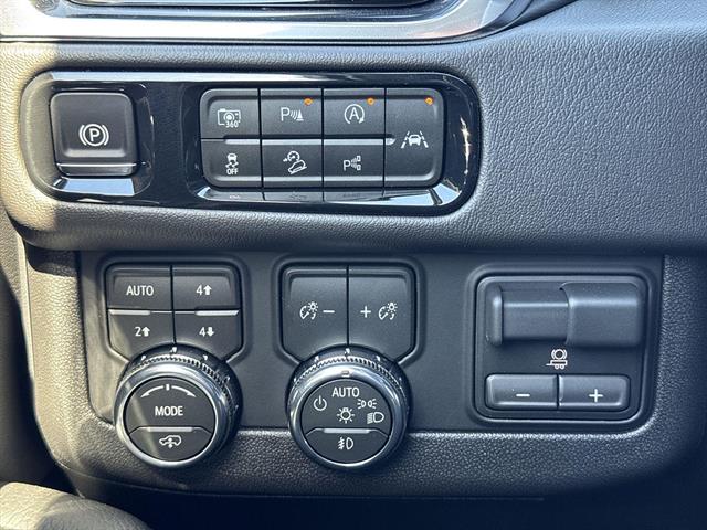 2027 GMC Yukon Denali - Photo 24