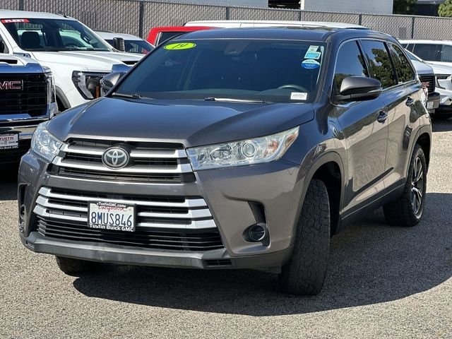 2019 Toyota Highlander LE I4 photo 3