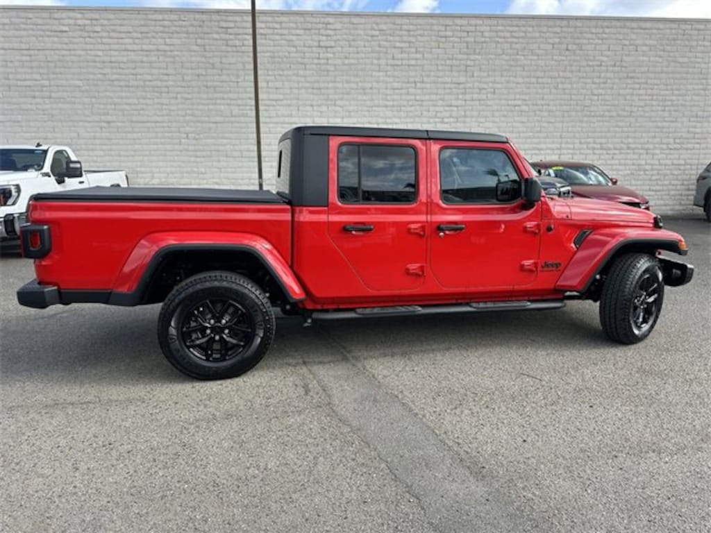 Used 2021 Jeep Gladiator Sport Truck