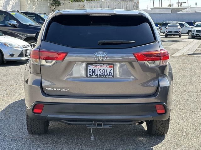 2019 Toyota Highlander LE I4 photo 4