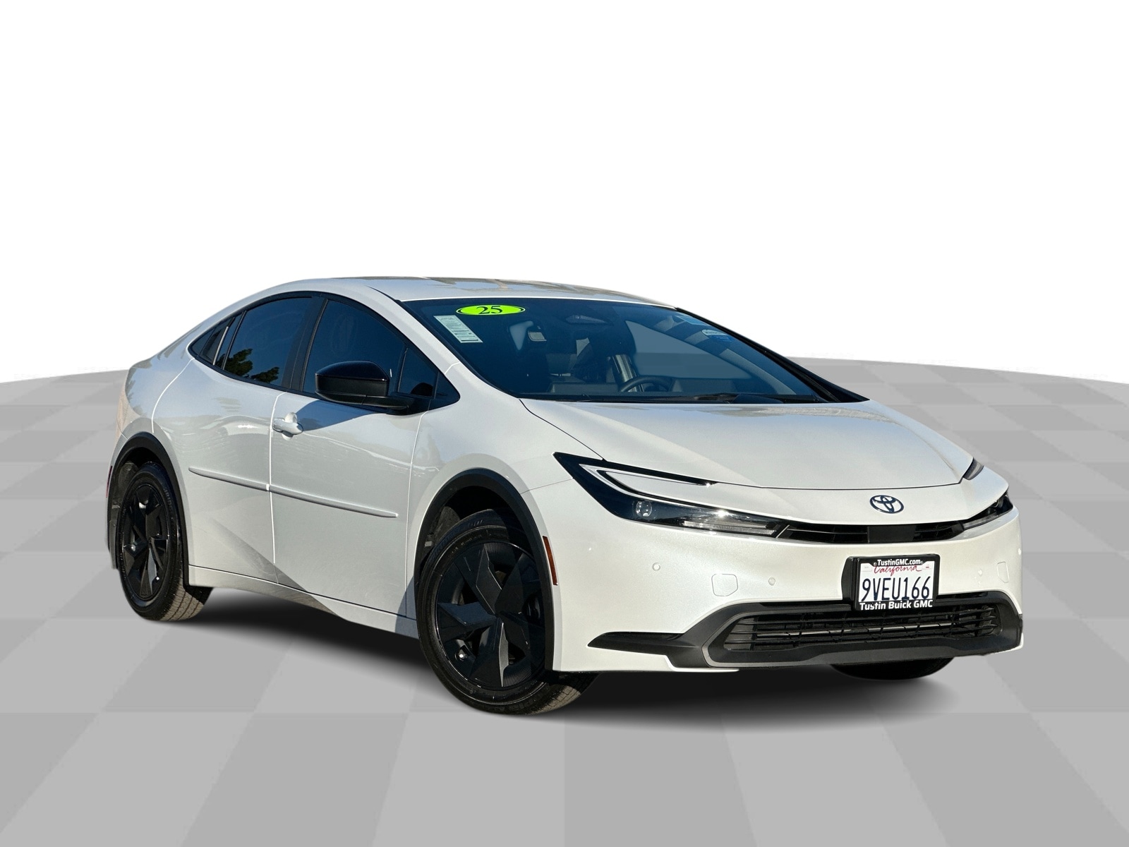 2025 Toyota Prius LE's photo