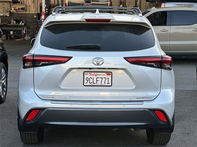 2022 Toyota Highlander Limited photo 3
