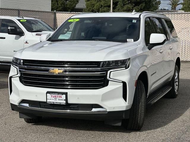 2024 Chevrolet Suburban LT photo 3