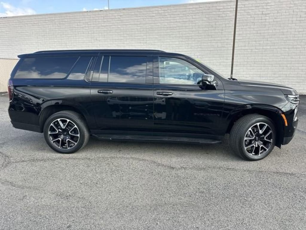 Used 2025 Chevrolet Suburban RST SUV
