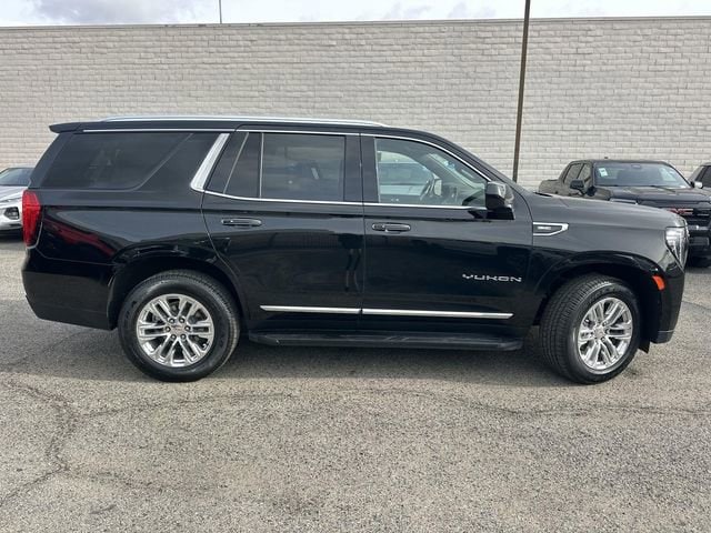 2023 GMC Yukon SLT photo 2