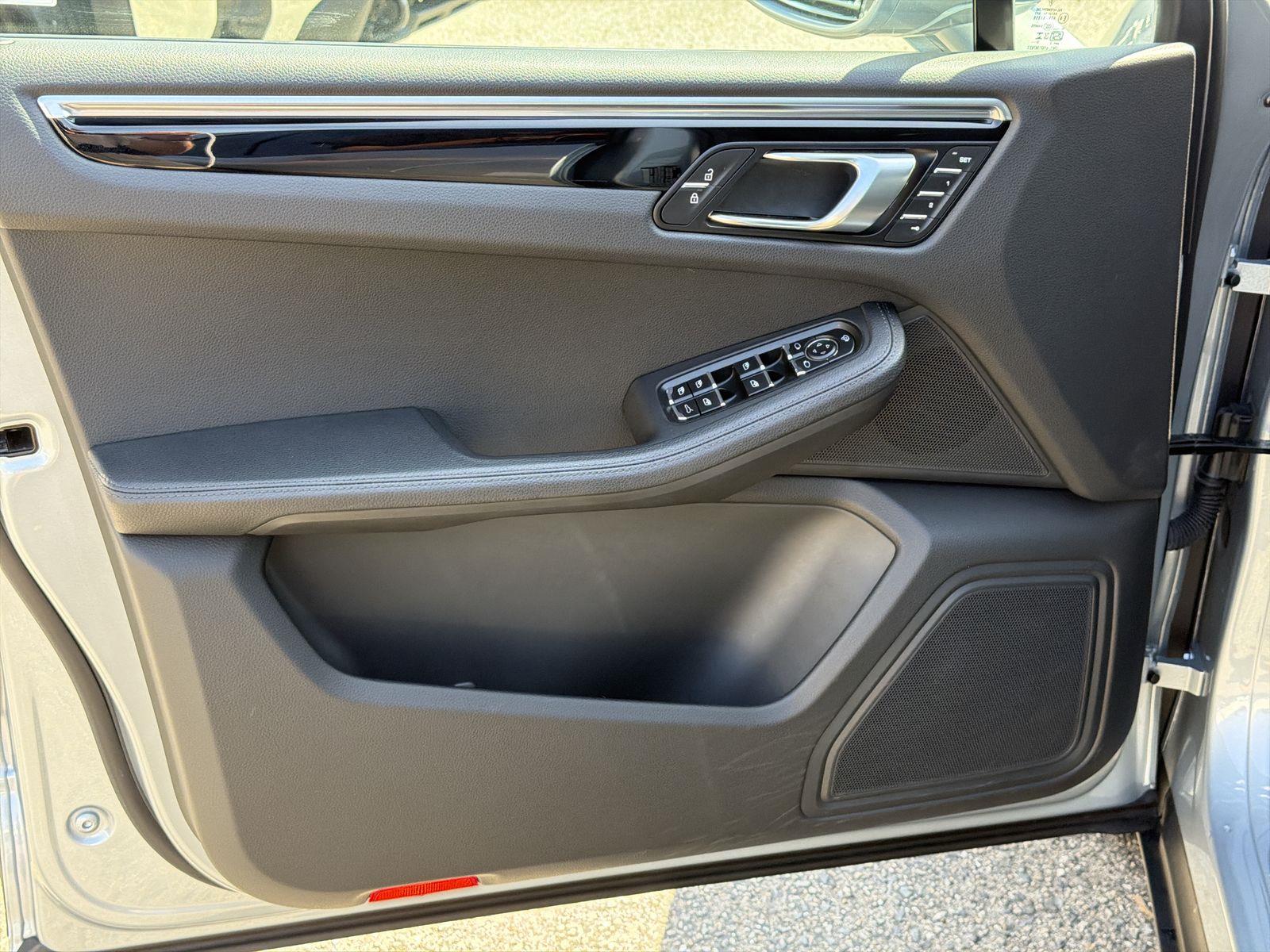 2024 Porsche Macan Base - Photo 22