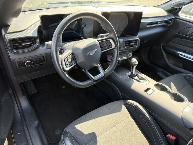 2025 Ford Mustang photo 6