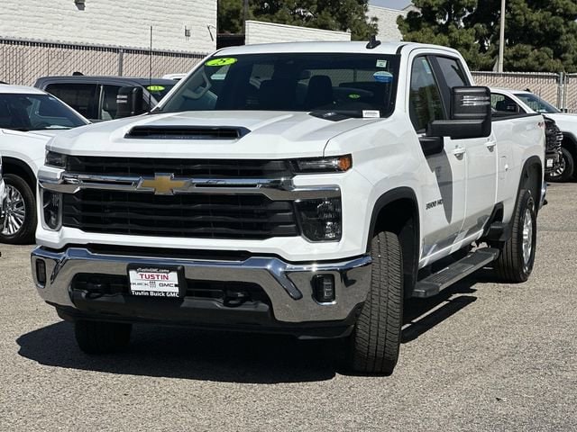 2025 Chevrolet Silverado 3500 HD LT photo 3