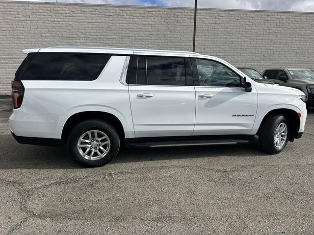 2024 Chevrolet Suburban LT photo 2