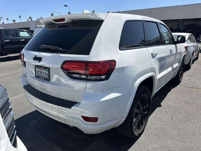 2021 Jeep Grand Cherokee Laredo photo 2