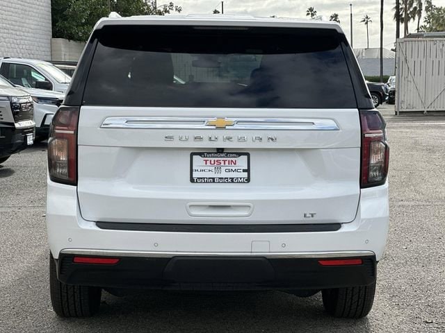 2024 Chevrolet Suburban LT photo 4