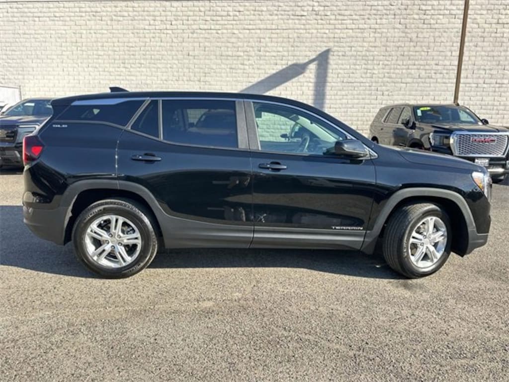 Used 2022 GMC Terrain SLE SUV