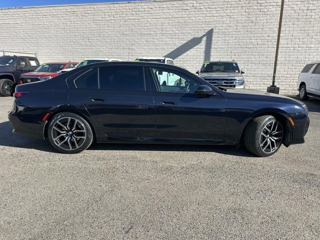 2024 BMW 740i photo 2