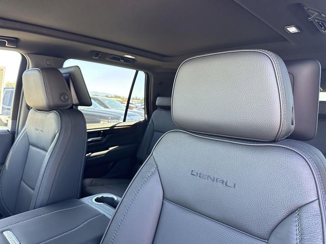 2027 GMC Yukon Denali - Photo 30