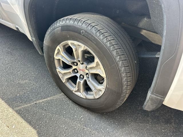 2025 GMC Sierra 1500 SLT photo 4