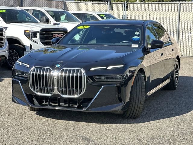 2024 BMW 740i photo 3