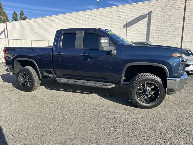 2022 Chevrolet Silverado 2500 HD LT photo 2