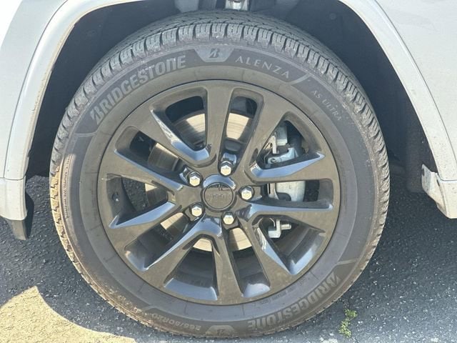 2021 Jeep Grand Cherokee Laredo photo 5