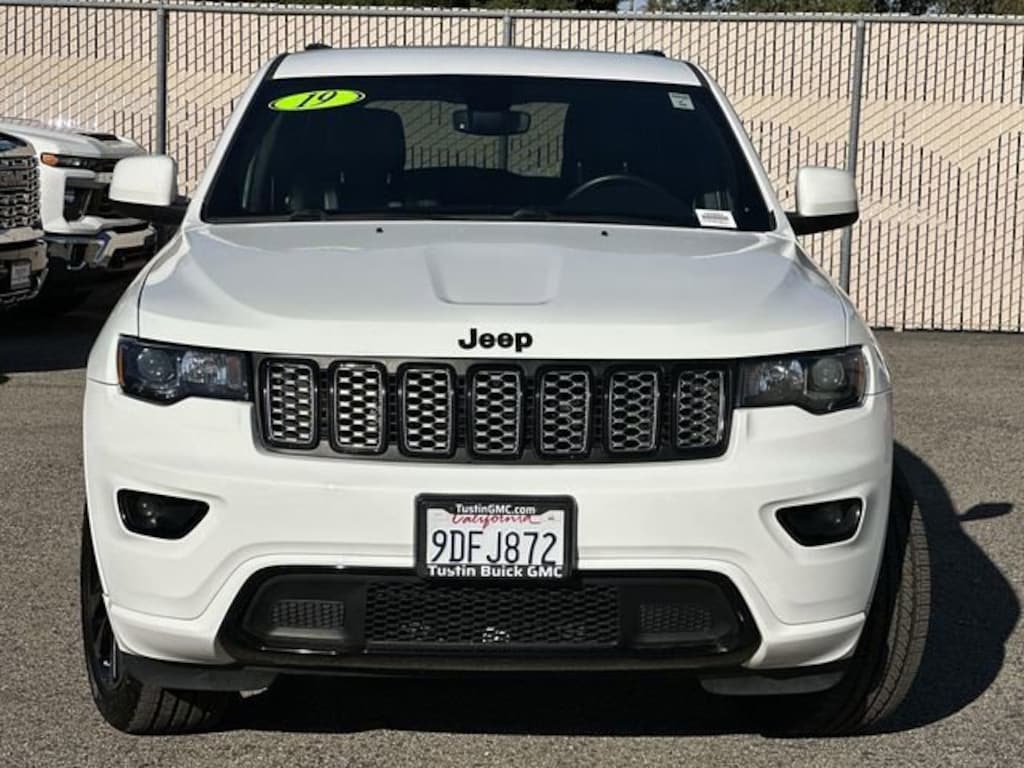 Used 2019 Jeep Grand Cherokee Laredo SUV