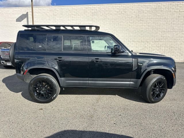 2023 Land Rover Defender 110 S photo 2