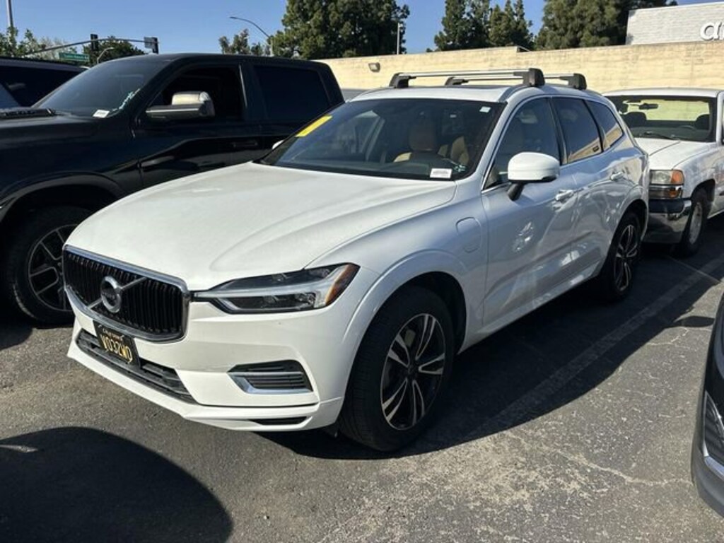 Used 2020 Volvo XC60 Hybrid T8 Momentum SUV