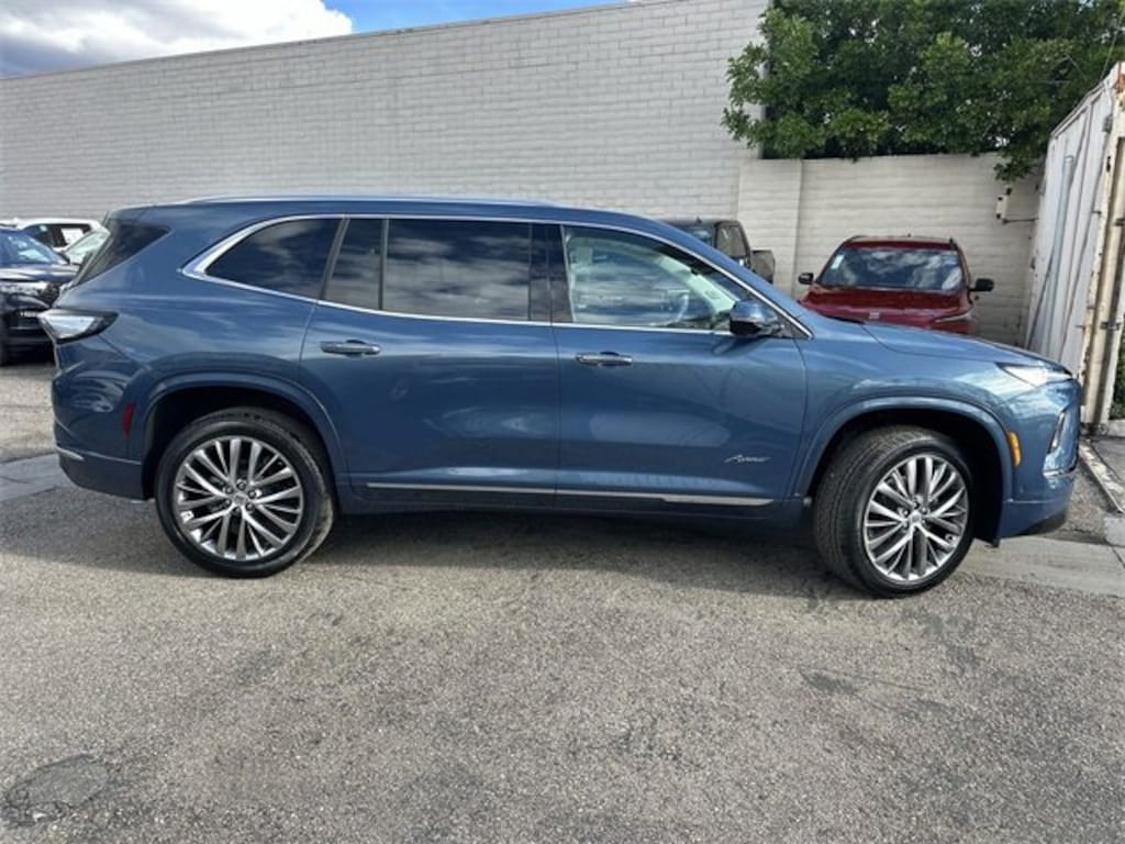 New 2026 Buick Enclave Avenir SUV