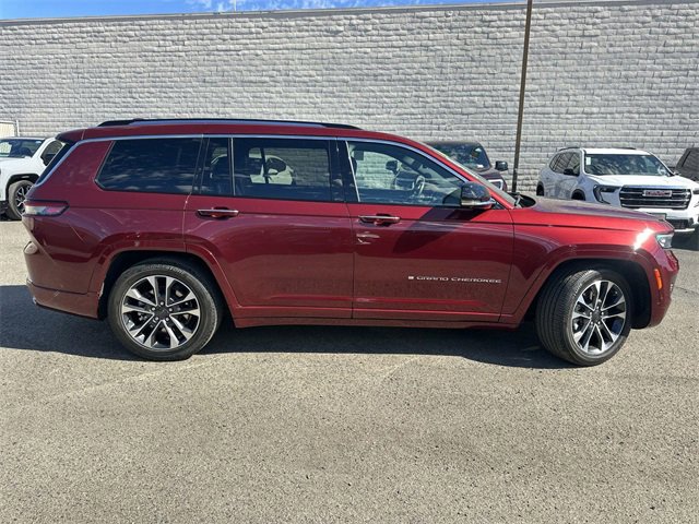 2021 Jeep Grand Cherokee Overland photo 3
