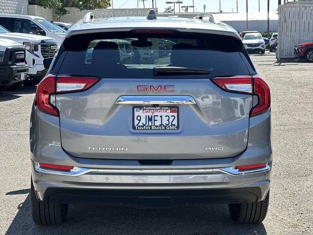 2024 GMC Terrain Denali photo 4