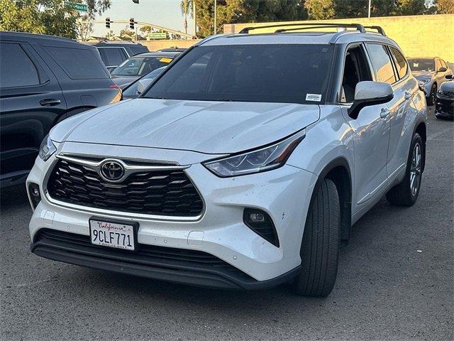 2022 Toyota Highlander Limited photo 2
