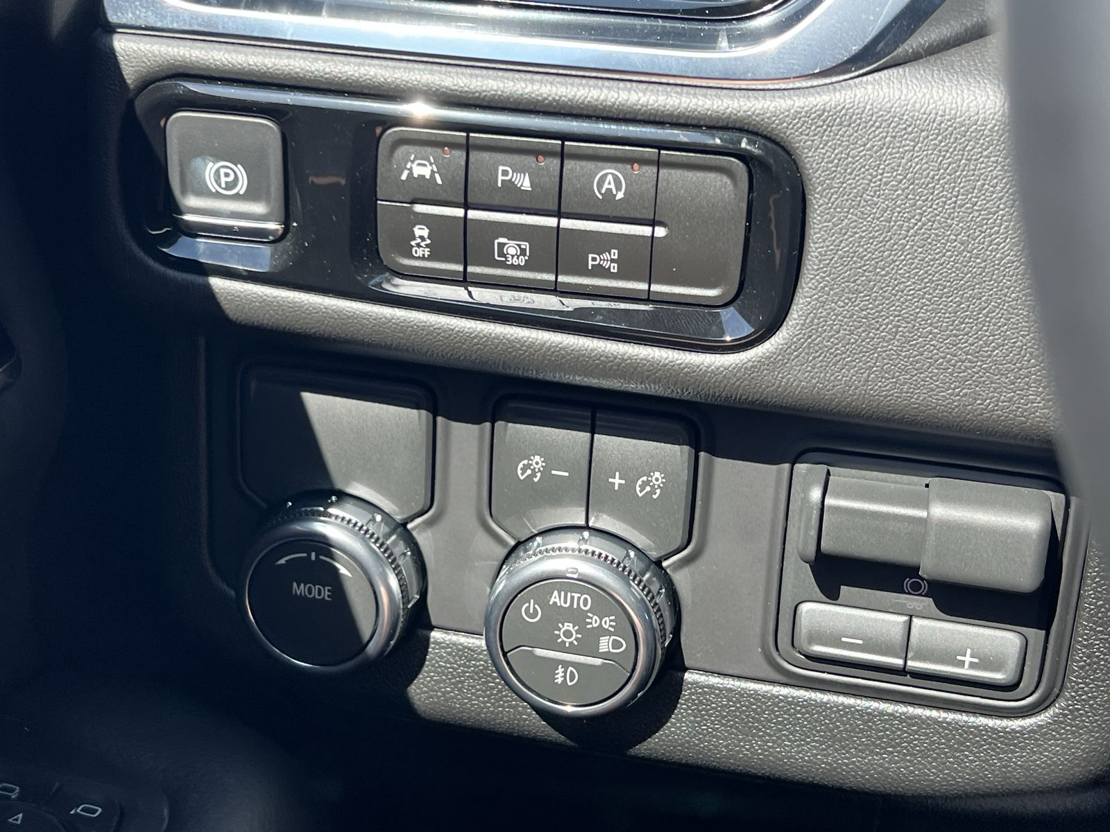2026 GMC Yukon XL Denali - Photo 65
