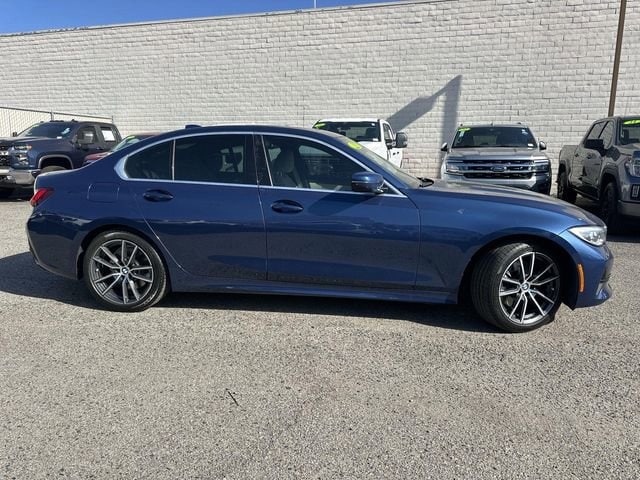 2022 BMW 330i photo 2