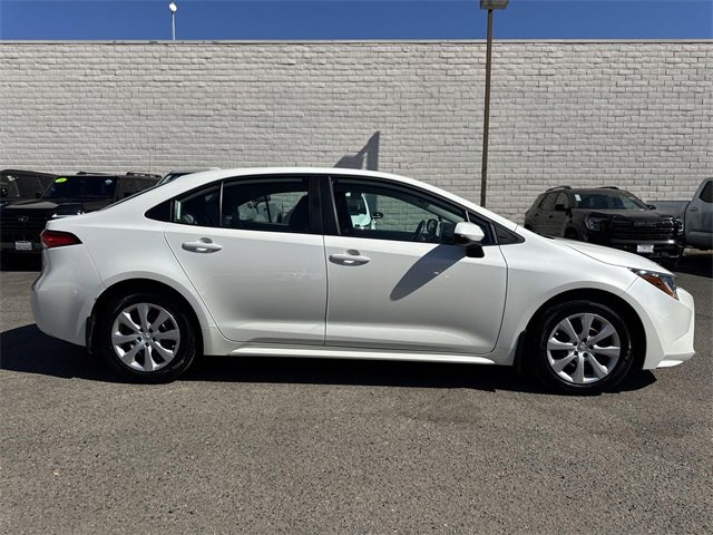 2021 Toyota Corolla LE photo 3