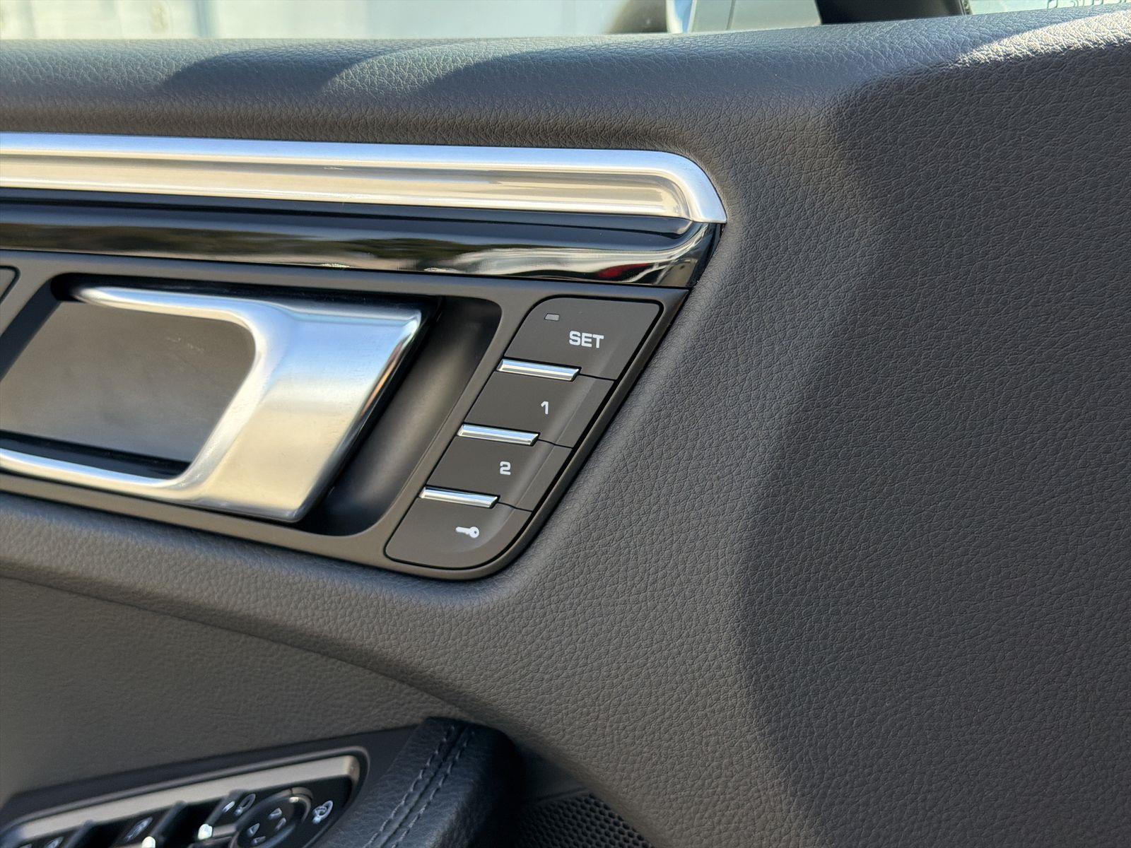 2024 Porsche Macan Base - Photo 40