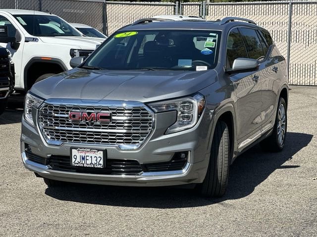 2024 GMC Terrain Denali photo 3
