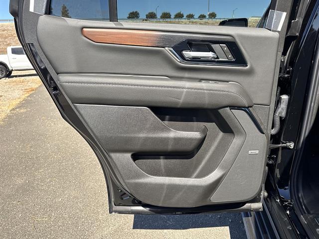 2027 GMC Yukon Denali - Photo 31
