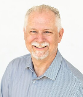 Staff member Robert Monroe from ID_558de2