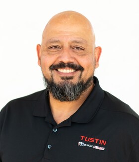 Staff member Alex Torres from ID_8d29e5