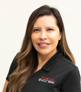 Staff member Adrian Perez from ID_558de2