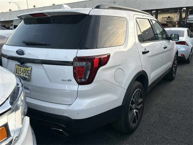 2017 Ford Explorer Sport photo 4