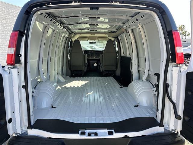 2026 GMC Savana Cargo Work Van - Photo 21