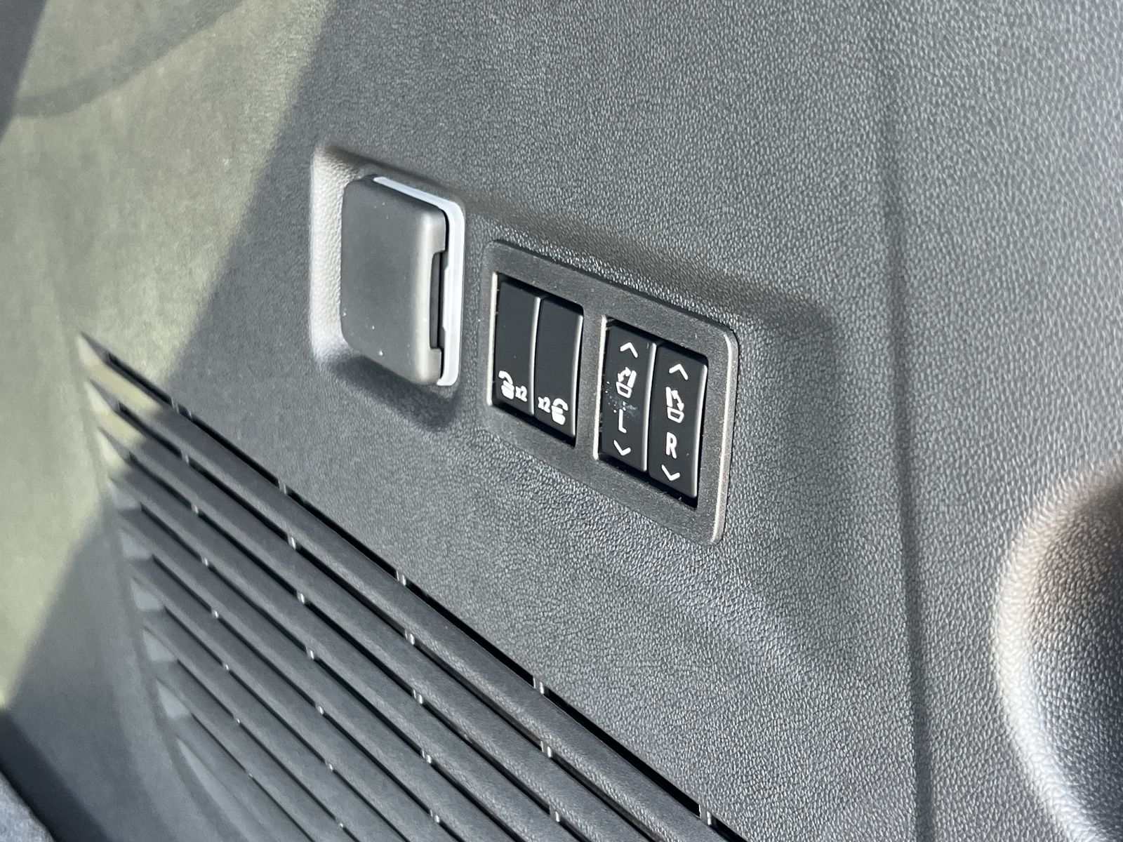 2026 GMC Yukon XL Denali - Photo 73