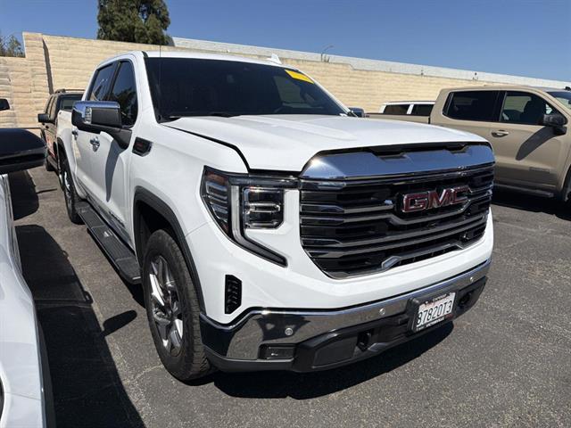 2023 GMC Sierra 4WD Crew Cab Short Box SLT's photo