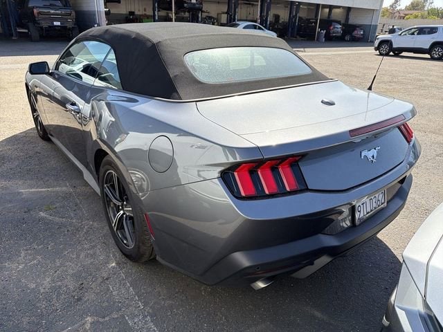 2025 Ford Mustang photo 4