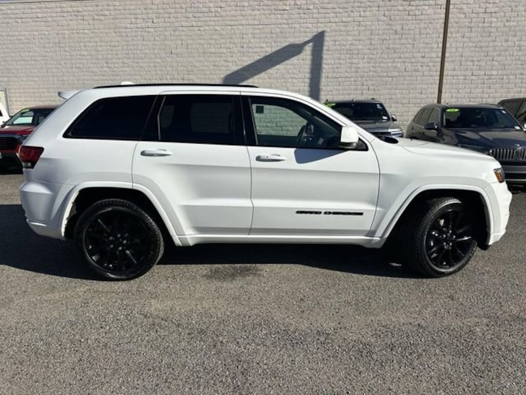 Used 2019 Jeep Grand Cherokee Laredo SUV