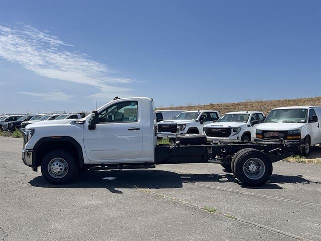 2026 GMC Sierra 3500 Chassis Cab Pro - Photo 6