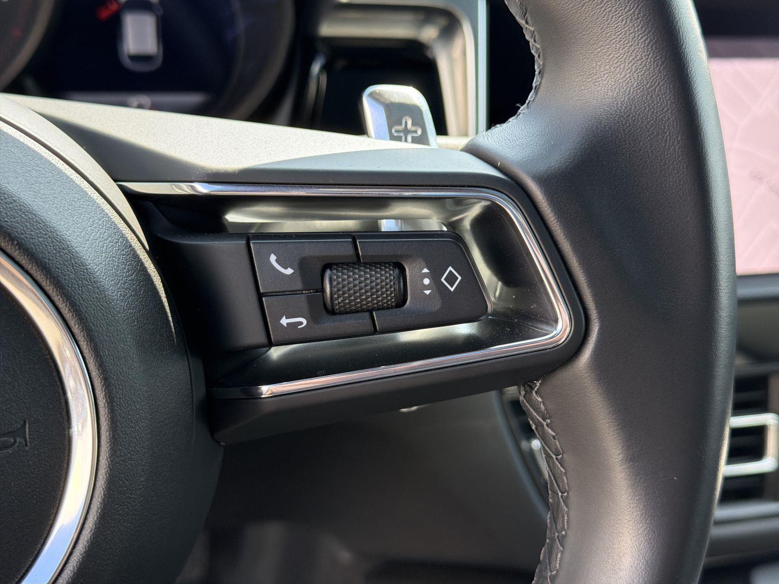 2024 Porsche Macan Base - Photo 37